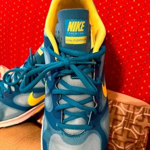 NIKE Dual  Fusion TR Running  Shoes Size 10